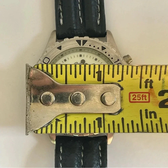 Mickey Mouse Watch With Black Leather Strap . - Picture 13 of 13